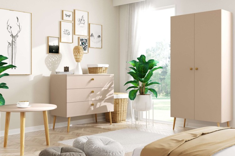 KOMODA BEŻOWA MACCHIATO ROSE 100 cm Z DRZWICZKAMI SKANDYNAWSKA POJEMNA NOGI WYSOKIE DREWNIANE