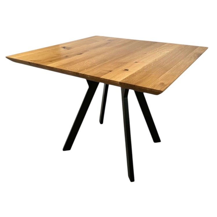 Stół LOFT Kwadratowy z Litego Drewna Dębowego 110x110 cm na Metalowej Podstawie w kształcie Y Rodzaj blatu Drewo czyste Odcień wykończenia blatu Smoked Oak Rodzaj krawędzi blatu Krawędź naturalna